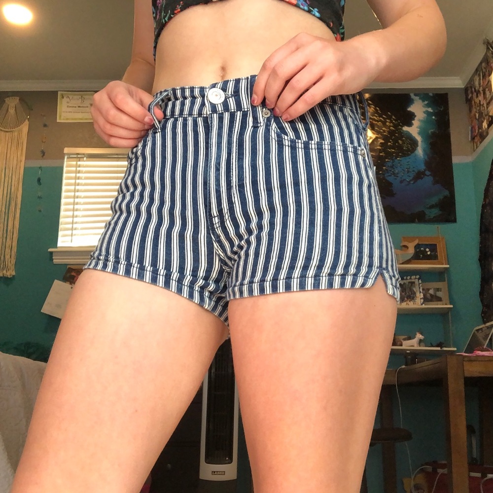 American Eagle blue and white striped shorts
